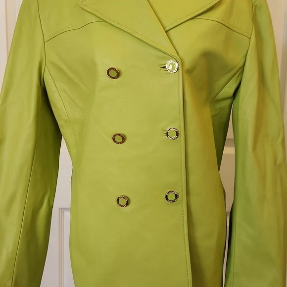 St John 100% Leather Blazer in a beautiful vibrant green. - Picture 4 of 12